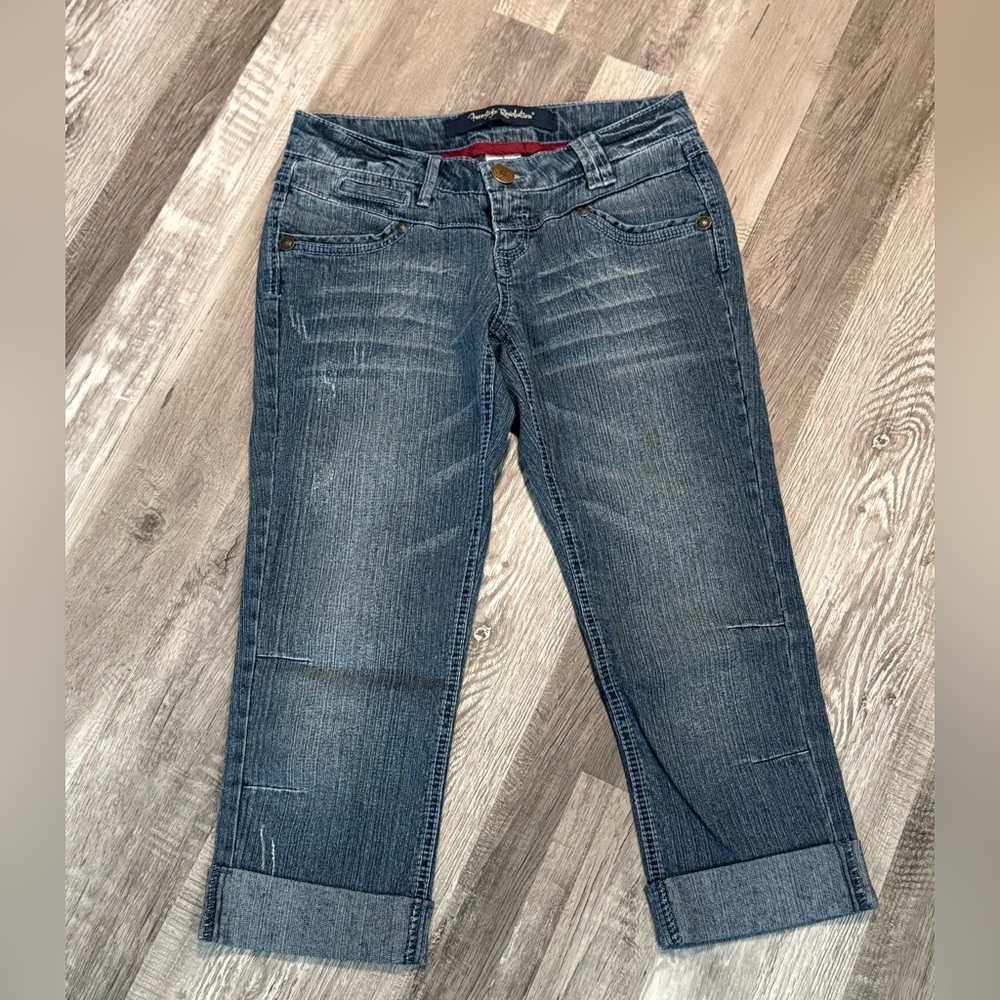 Freestyle Revolution - denim capri jeans, distressed finish and cuffed hems